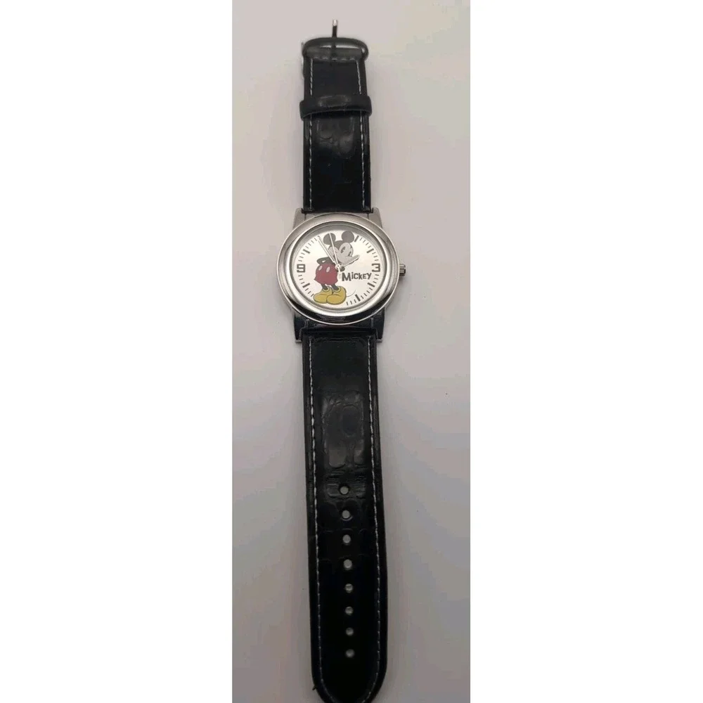 NOS Mickey Mouse Watch With Tin. Needs Battery‎